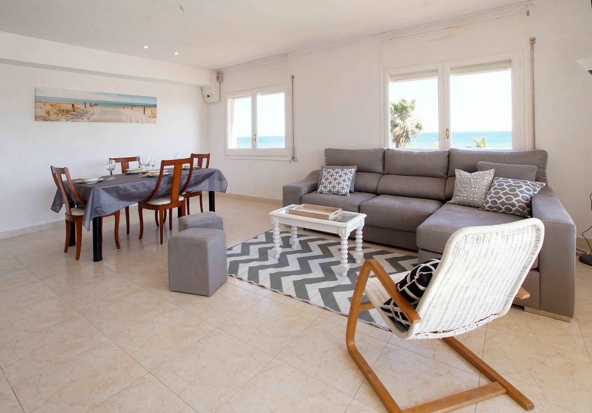 Appartement Calaluz Be My Guest Castelldefels Extérieur photo